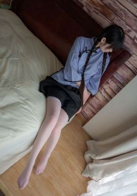 谁和她睡觉了